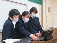 オンライン発表する粘土班