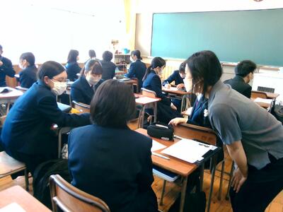 Sarah, advising students