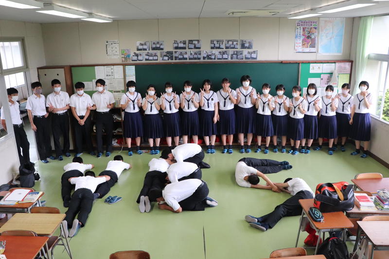 ６組の芸術的「ＹＥＳ」