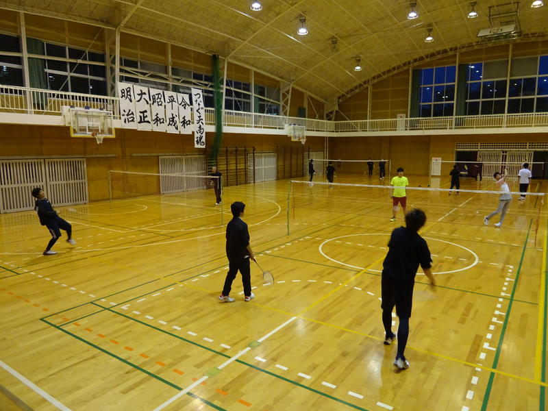 バドミントンの練習風景