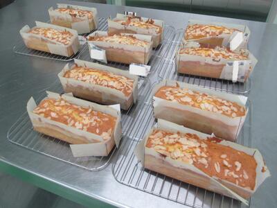 美味しそうなアーモンドパウンドケーキが完成しました！！(^^)/