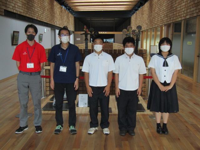 天草市役所での集合写真