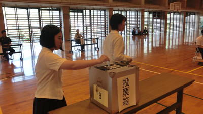 投票箱へ②