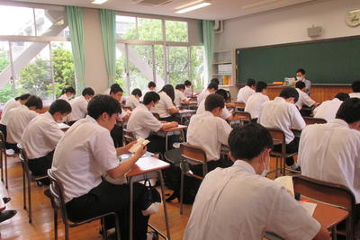 朝の読書の様子