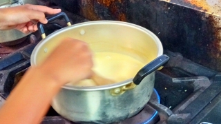 水泳部女子合宿チーズインハンバーグ