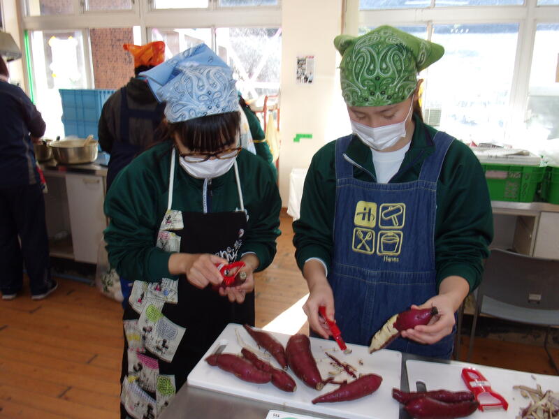 皮をむいています