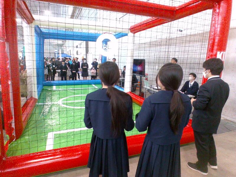 ドローンサッカーの実演