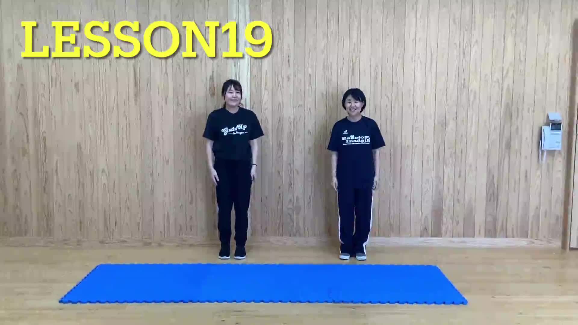 ちょこっとスポーツにチャレンジ⑲　～肩や大腿のストレッチ～