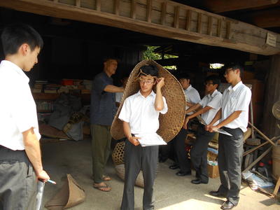 チベットで購入された蓑