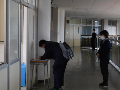 教室にいる前には体温チェック！