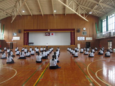 女子の服装検査集合時の様子