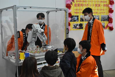 産業用ロボットで「ＵＦＯキャッチャー」