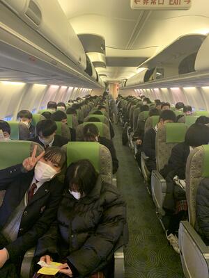 初めて飛行機に乗る生徒もいます