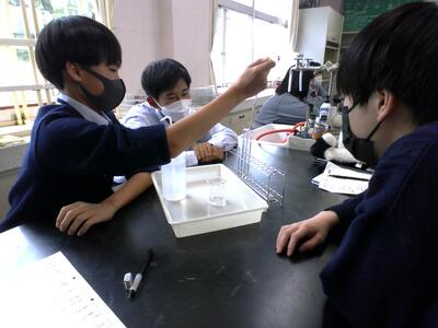 油に水を加える