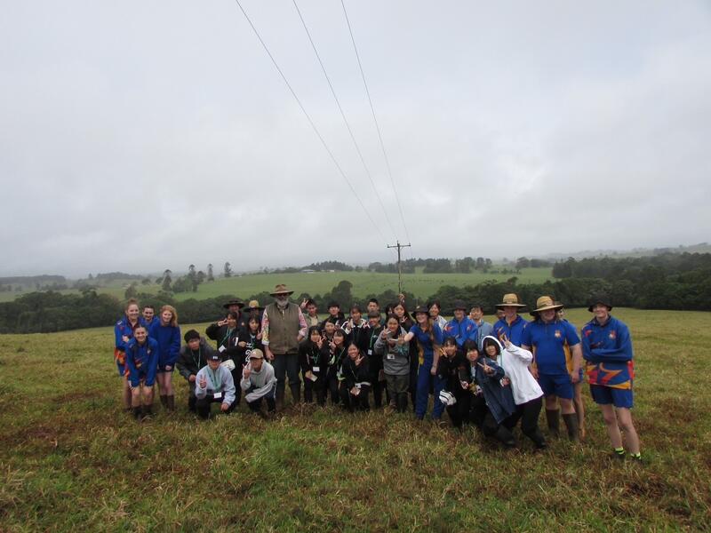 マランダ高校生と一緒に
