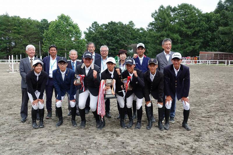 入賞者と記念撮影後列右から２番目が尾田選手