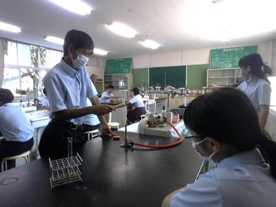 弱火で加熱をする