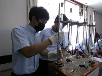 湯浴で３０分加熱します