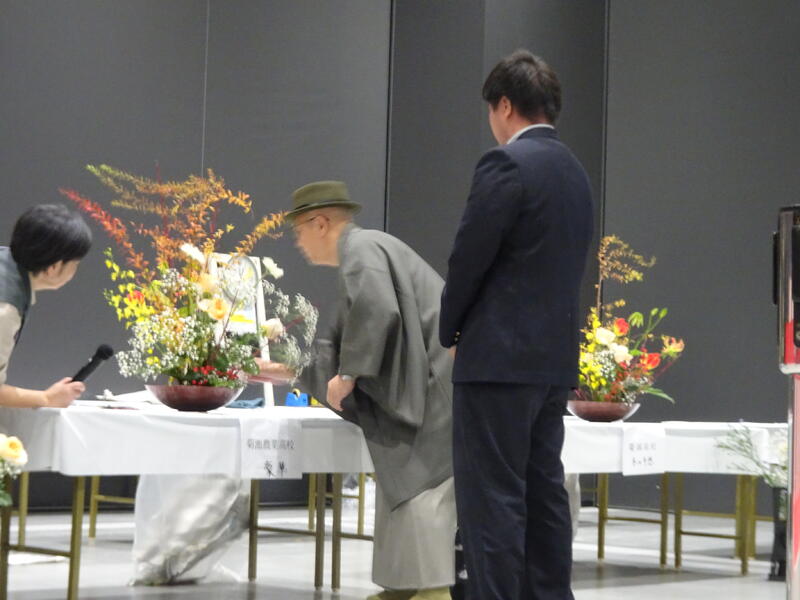 華道家の先生の評価、助言