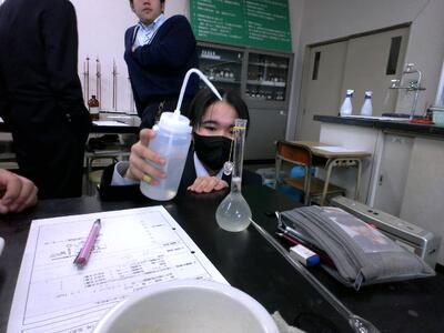 慎重に目盛りを合わせます