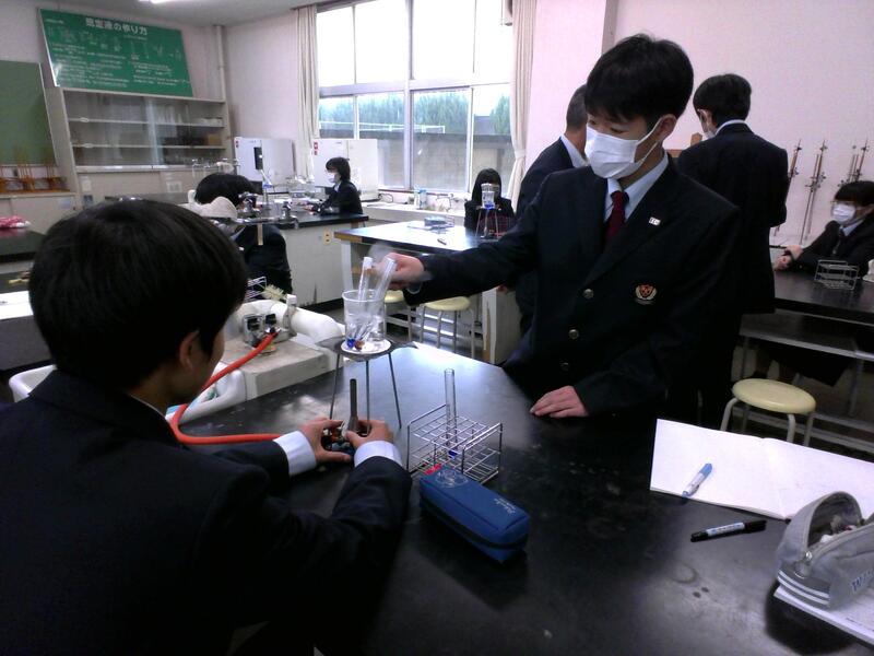 湯浴中で加熱する