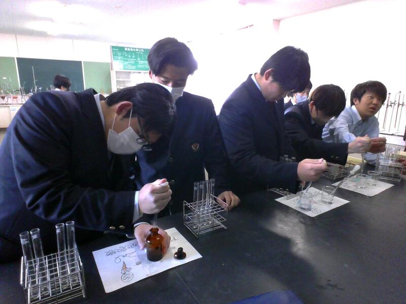 糖液を取り、試薬を加える