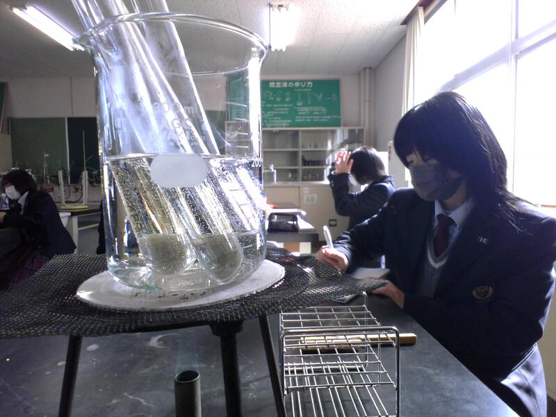 少しずつ銀が生成されます