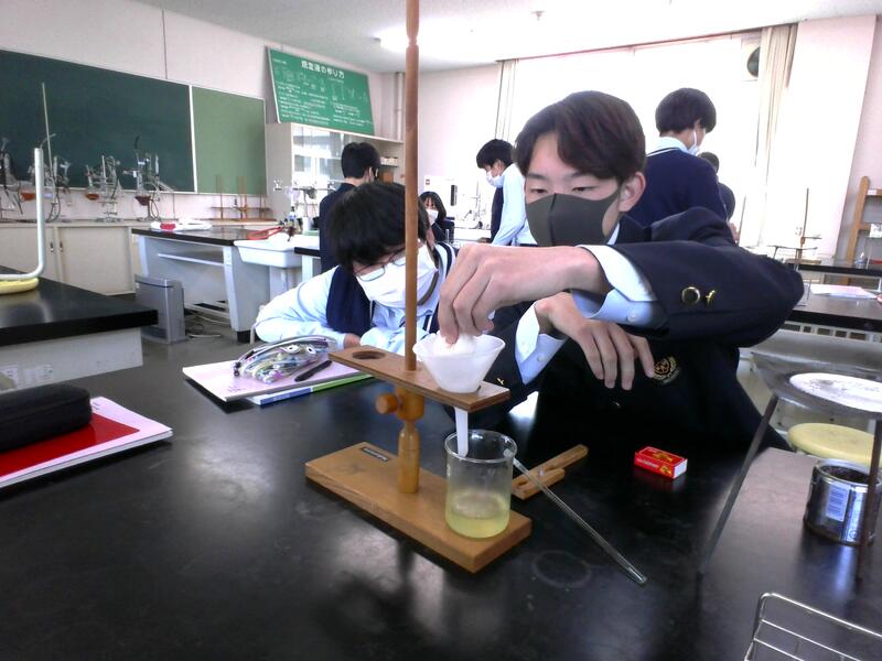 ろ過すると透明になりました