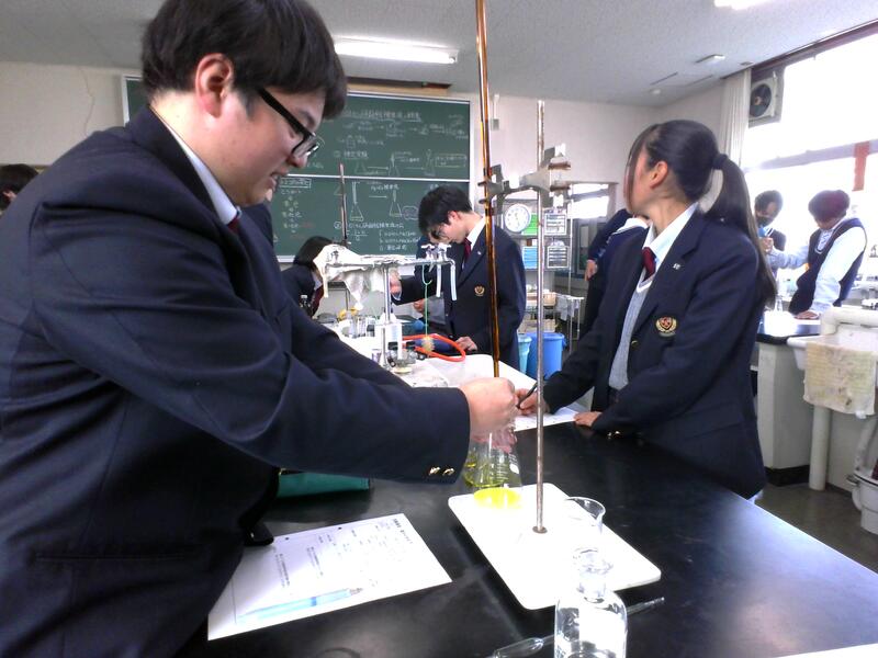 ３回滴定を行います