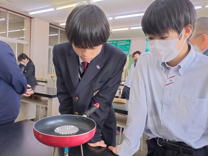 フライパンで加熱していく