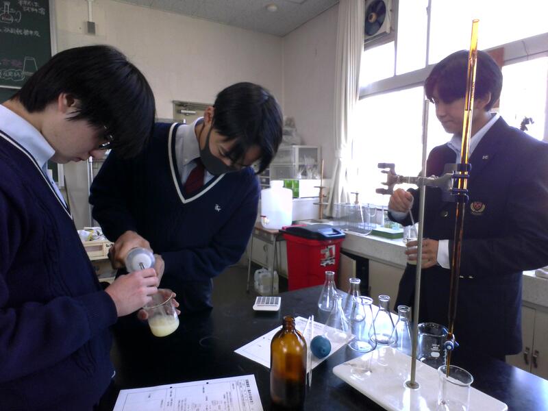 固体なのでしっかり溶かします