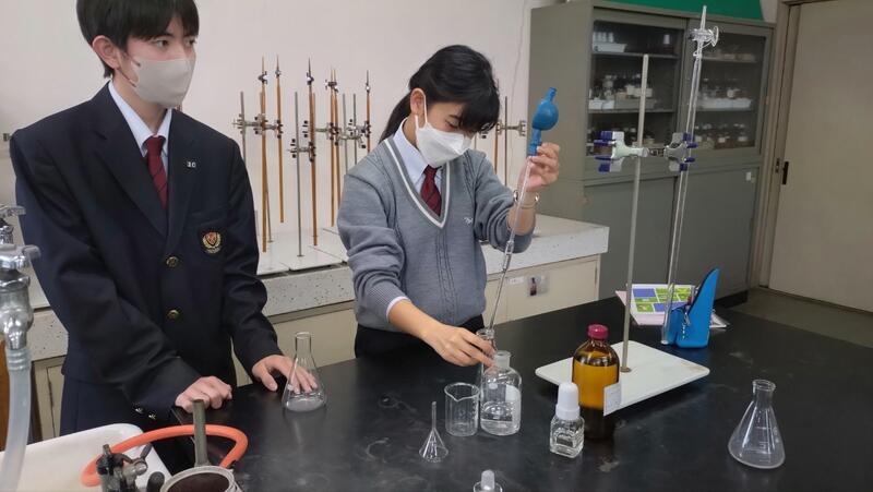 シュウ酸標準溶液をはかり取る