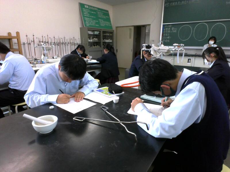 実際に器具を見て描く