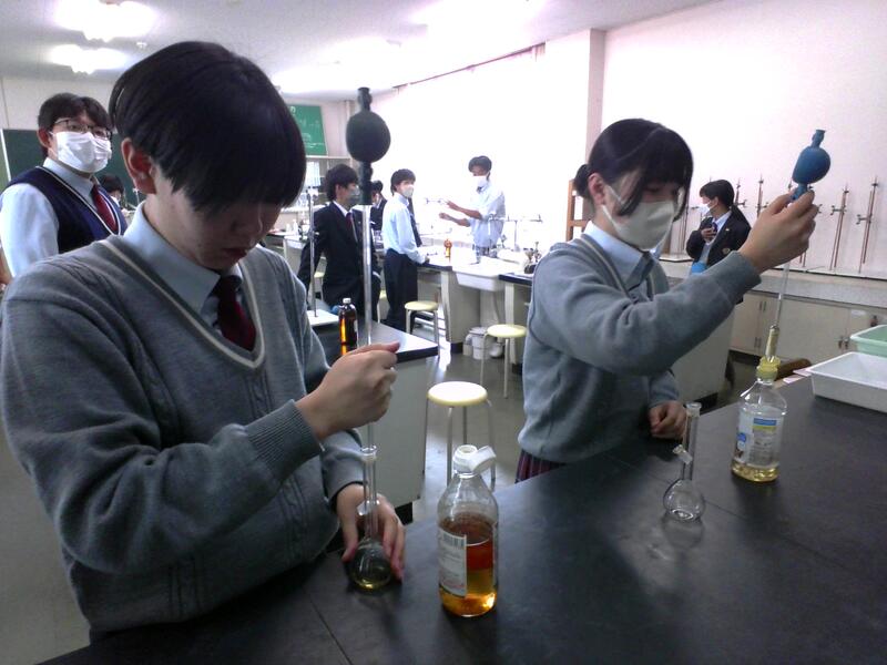 食酢をはかり取る