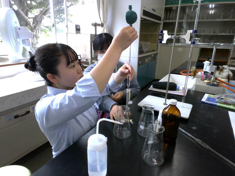 希釈して滴定します