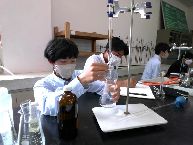 １滴ずつ慎重に