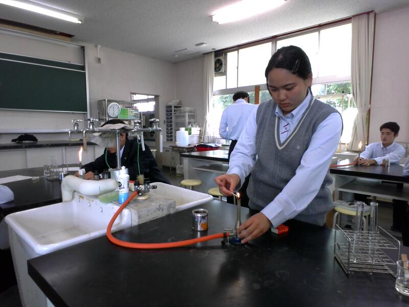 ガスバーナーに火をつける