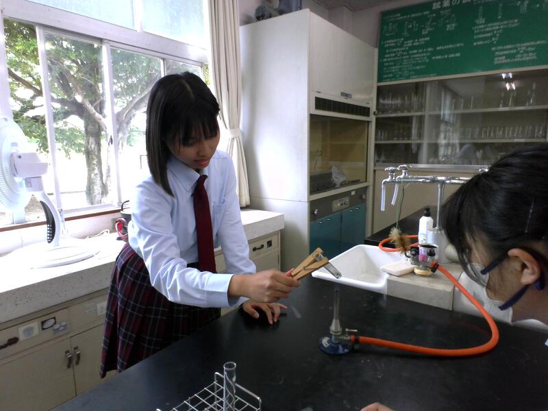 突沸しないように加熱する