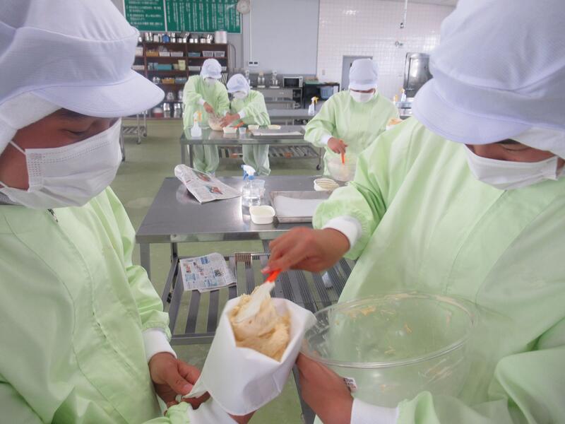 絞り袋に入れる