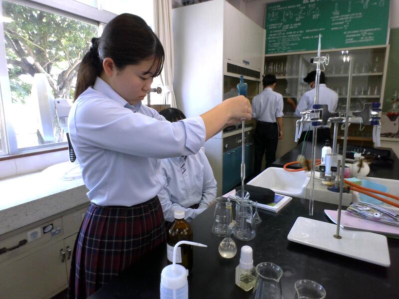 希釈した試料で滴定する