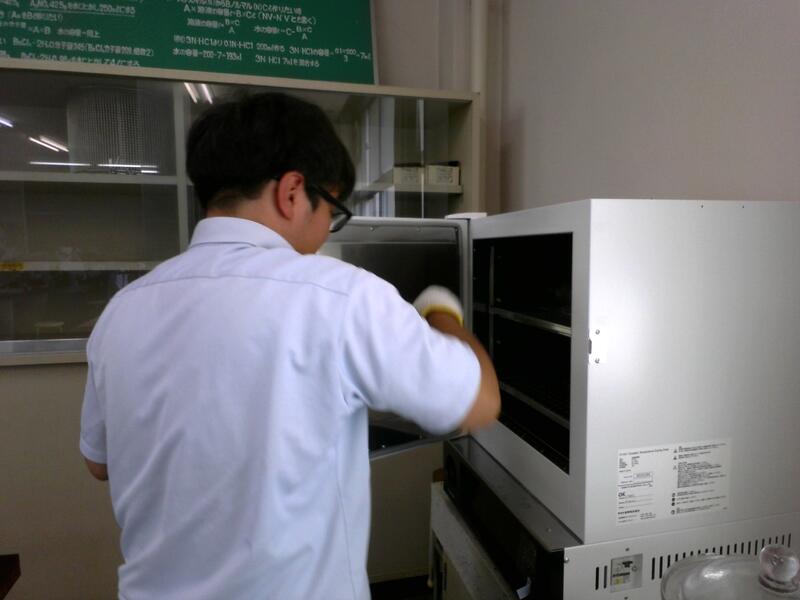 秤量びんを乾燥させる