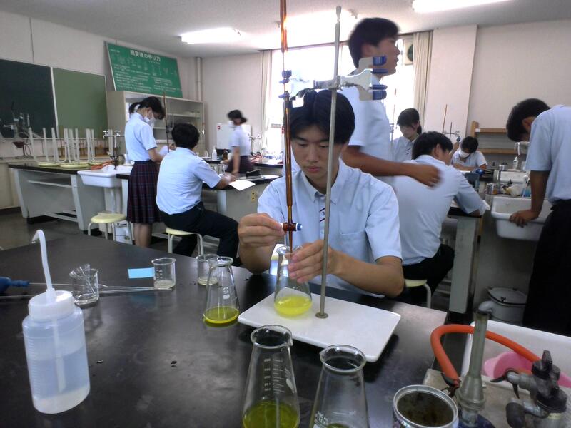 慎重に滴定していく