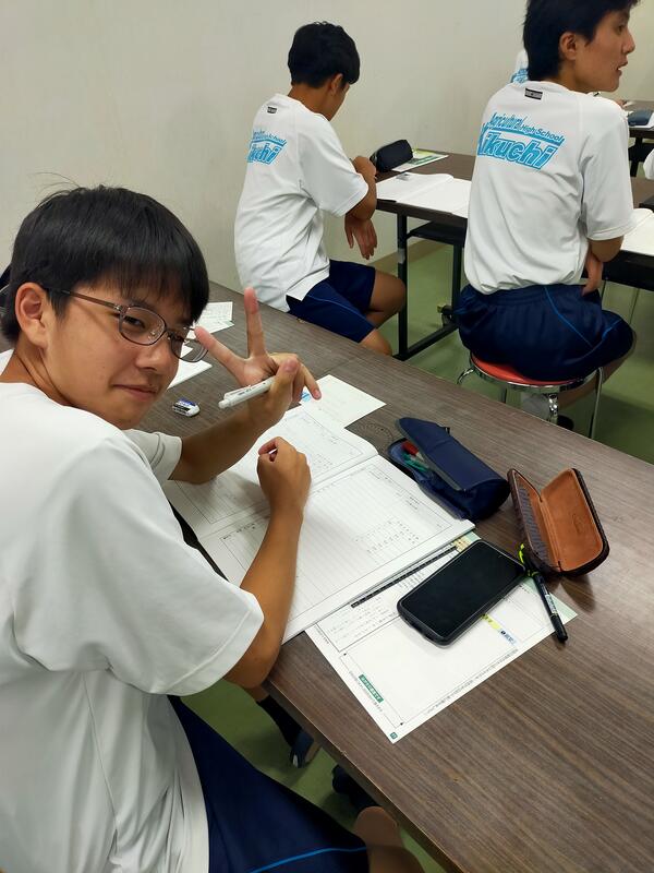 日誌の書き方や手紙の書き方を学びました。