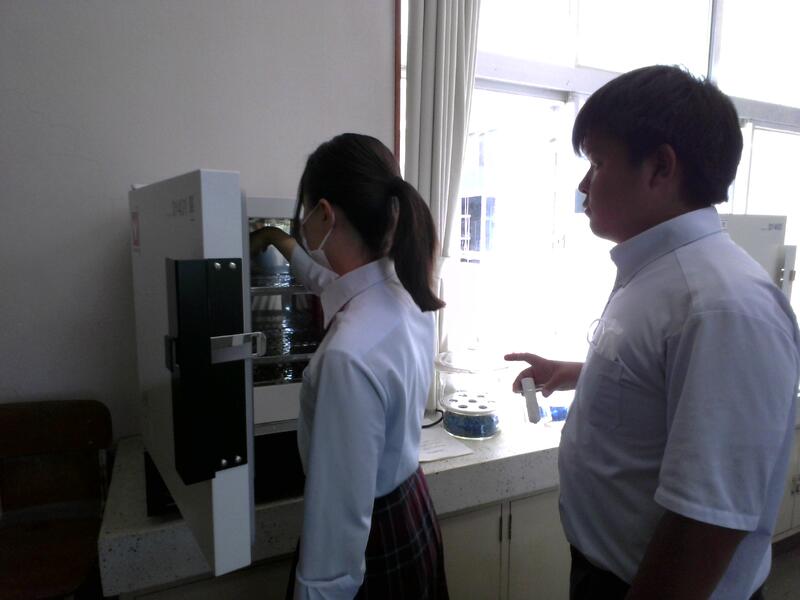 試料を乾燥させる