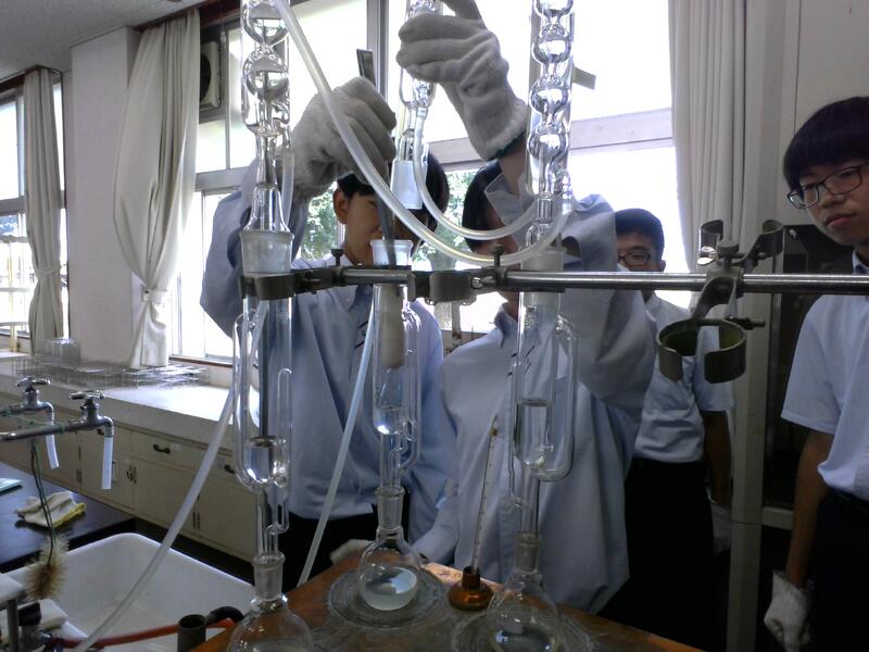 円筒ろ紙を取り出す