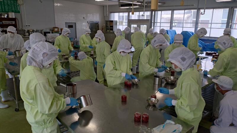 ビンに詰めて製品に