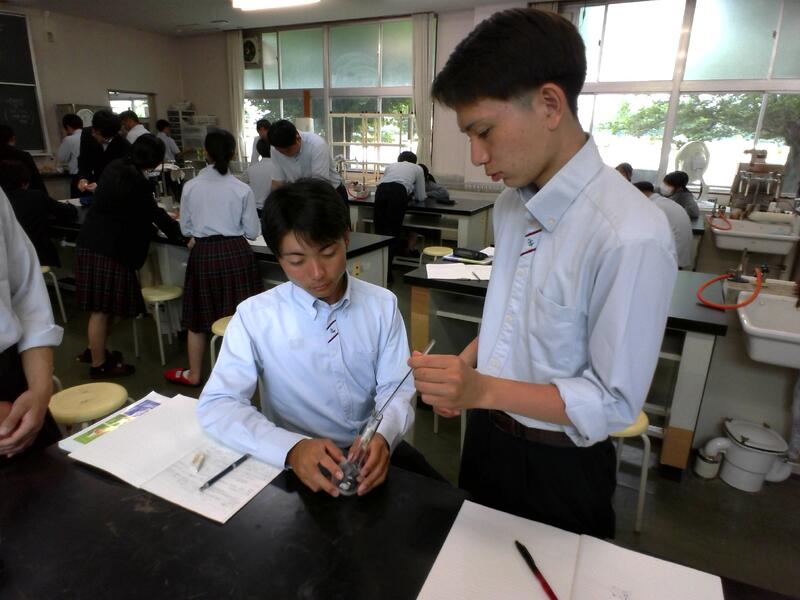 試料と分解促進剤を加える