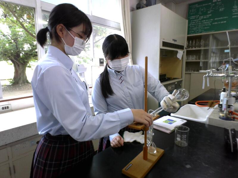 分解液を100mlに定量