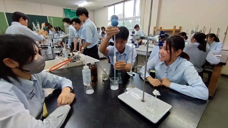 試料を三角フラスコにはかり取る