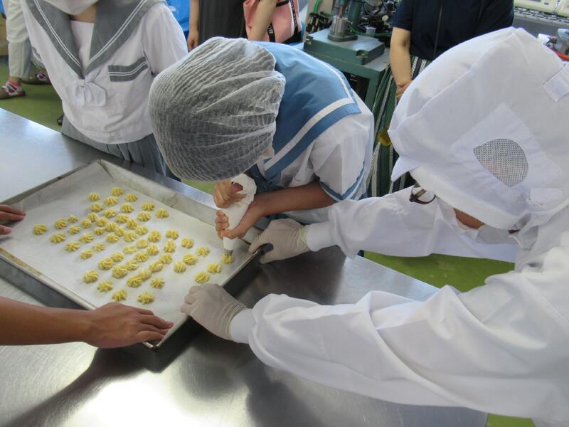 クッキーの絞り体験